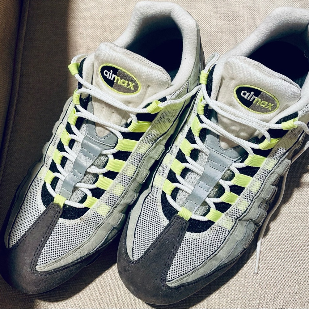 Nike Air VaporMax 95
Neon